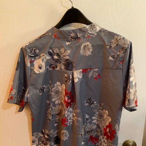Short-sleeved floral top - Picture 2 of 4